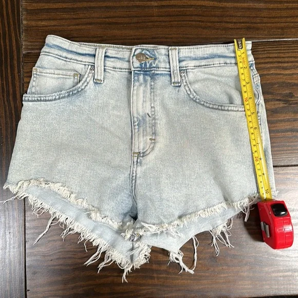 Lee Light Wash High Rise Cut Off Jean Shorts - Picture 12 of 12